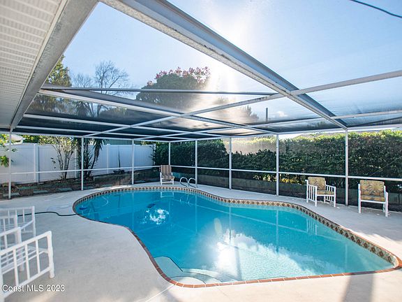 2nd image of 3820 Valley Ln