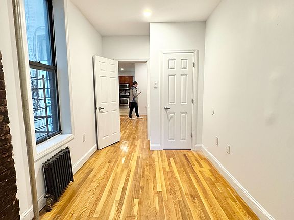 4th image of 344 Gates Ave APT 1C