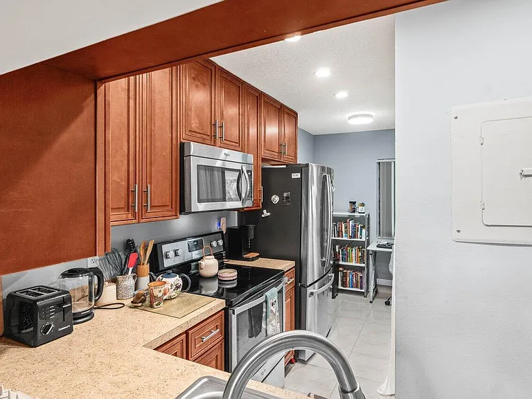5884 Morningstar Cir #205 — Photo 17
