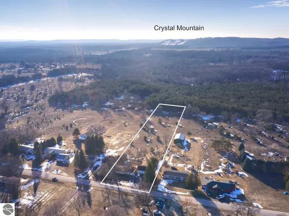 7290 3rd St, Thompsonville, MI 49683