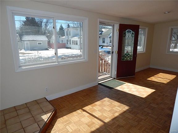 5th image of 102 W Heman St