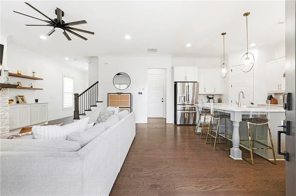 5 bed, 3.5 bath, 2971 sqft, $6,000 — Photo 3