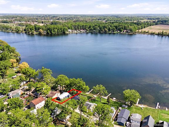 2nd image of 4168 Lakeview Dr