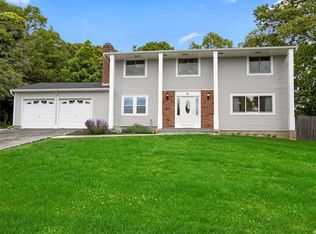 16 Wedge Ln, Selden, NY 11784