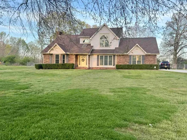 227 Graves Blvd, Hillsboro, AL 35643