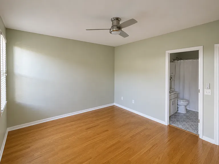 703 Charles Ct S — Photo 29