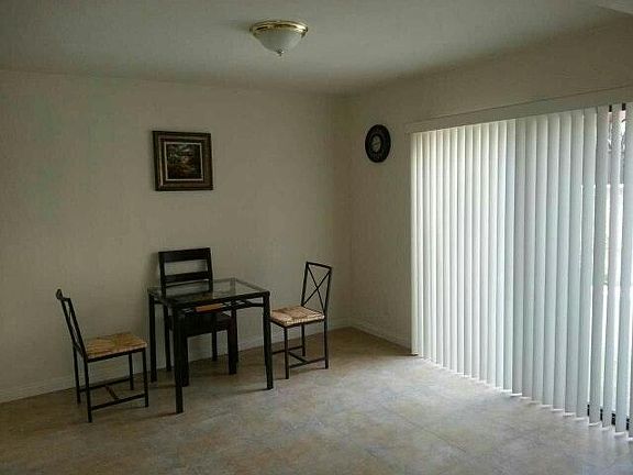 4th image of 3612 Redwood Ln