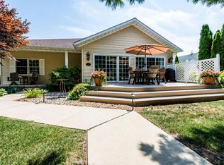 511 Upton Dr, Saint Joseph, MI 49085