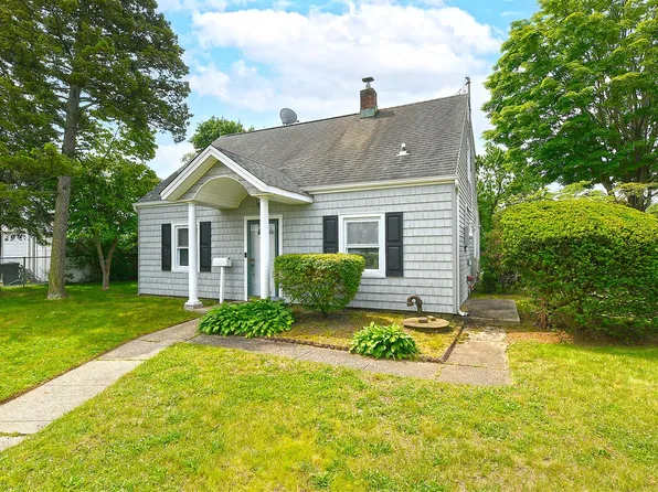 2 Anvil Lane, Levittown, NY 11756