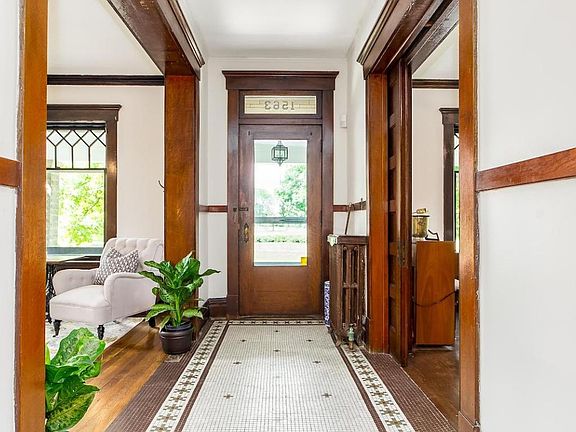 4th image of 1563 Franklin Park S