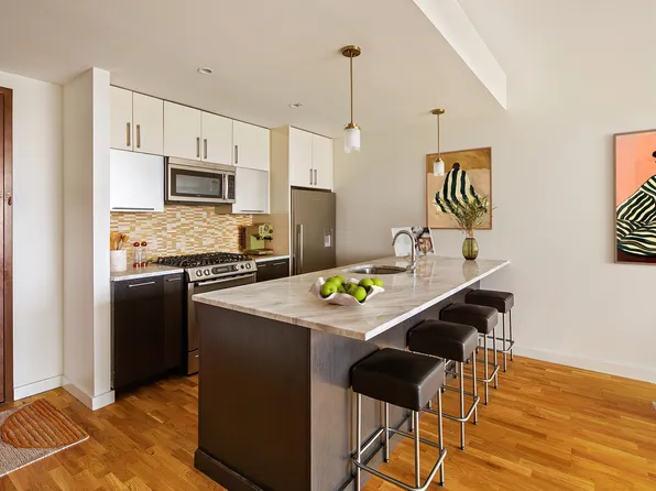 500 4th Avenue image 5 of 12