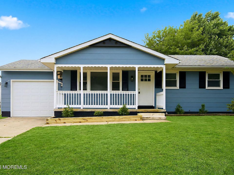 1st image of 212 Twin Lakes Boulevard