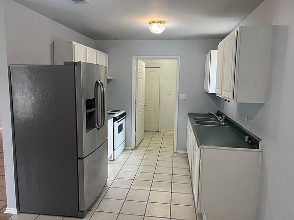 4th image of 11165 Stuart St