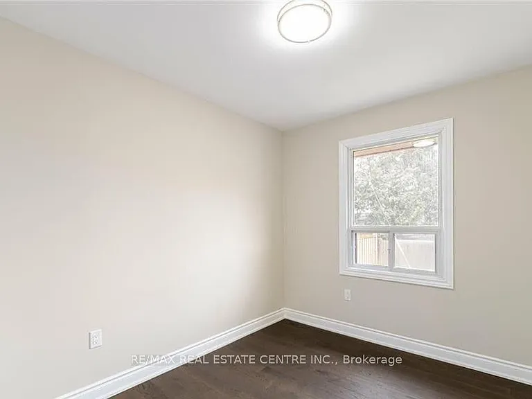 364 E 14th St #UPPER FLOOR ONLY — Photo 26