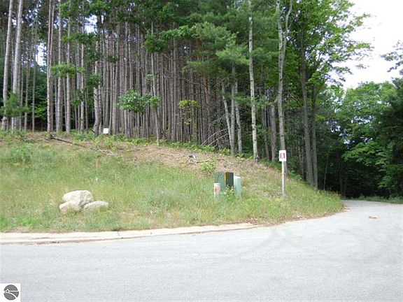 4th image of 821 Wind Drift Dr