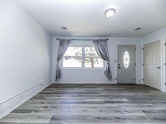 3rd image of 2100 Saint Clair Ave