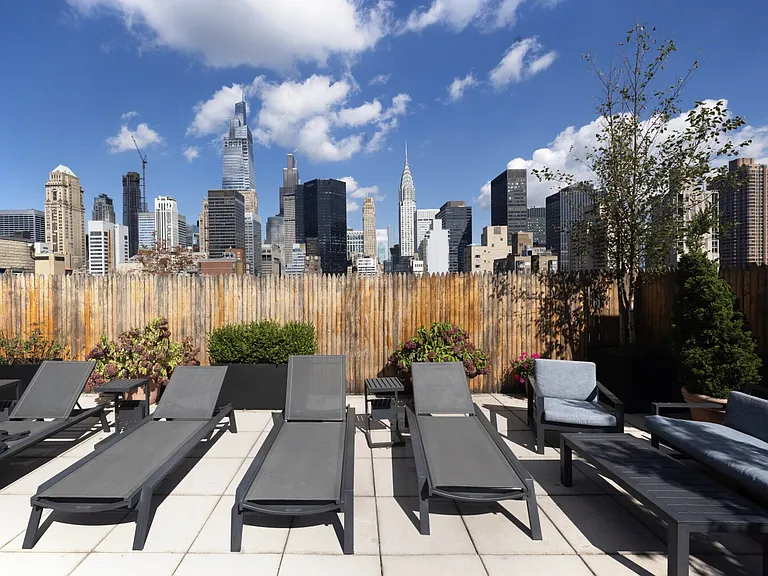 115 E 34th St #301 — Photo 9
