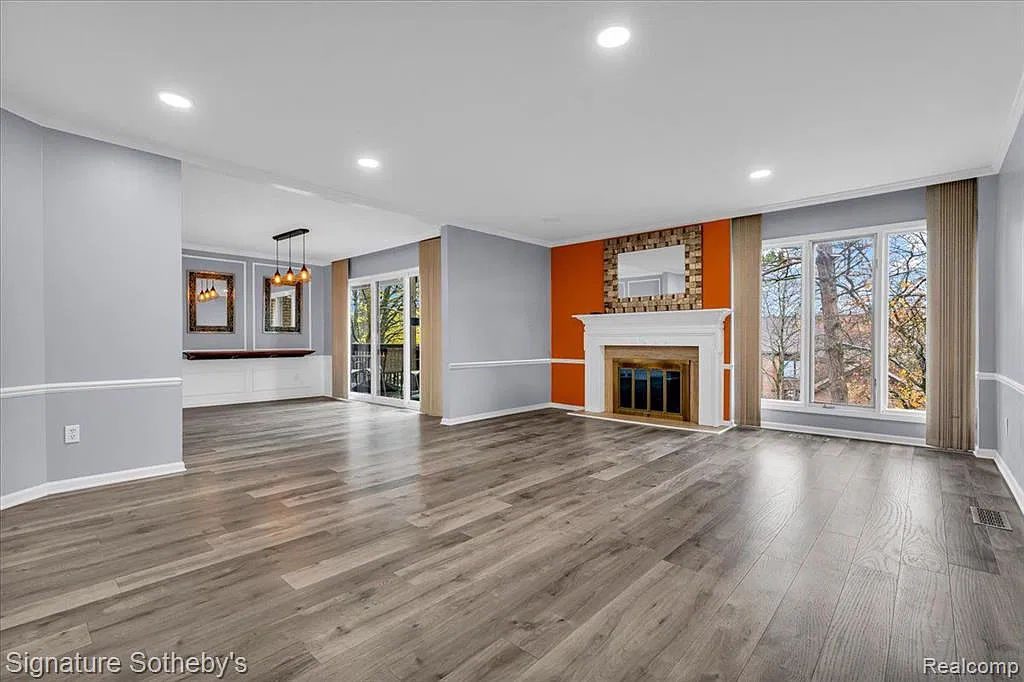 3 bed, 2.5 bath, 2478 sqft, $3,950 — Photo 2