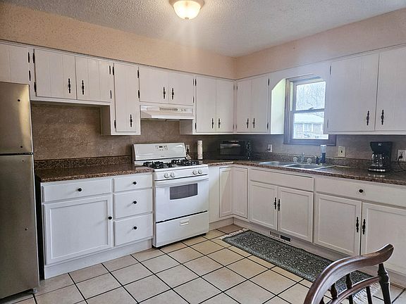 5th image of 16211 Tom Akers Road