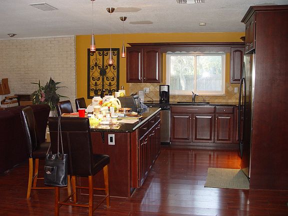3rd image of 329 W Hornbeam Dr