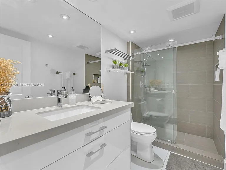 19707 Turnberry Way #21D — Photo 9