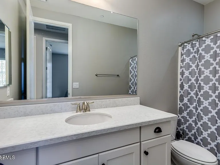 2477 W Market Pl #32 — Photo 28