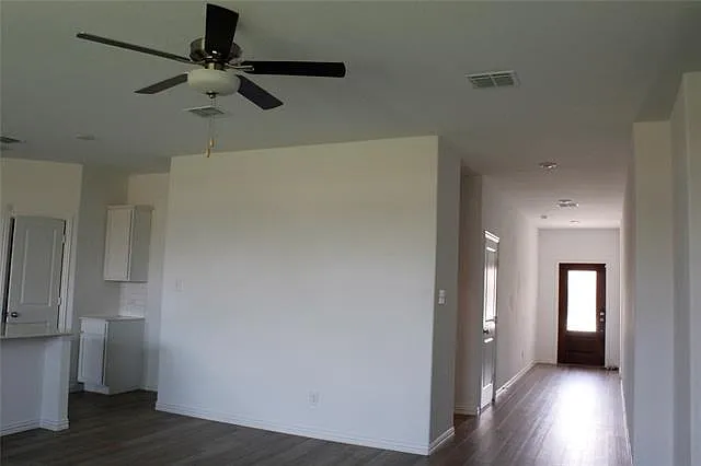 1200 Mahogany Ln — Photo 4