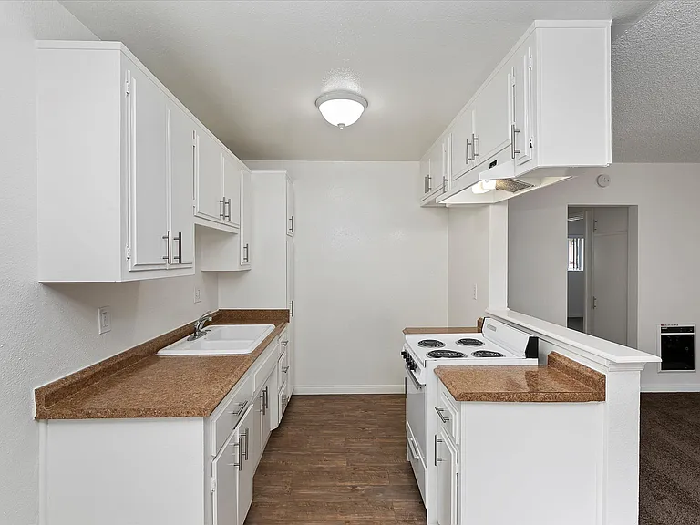 16229 Woodruff — Photo 21
