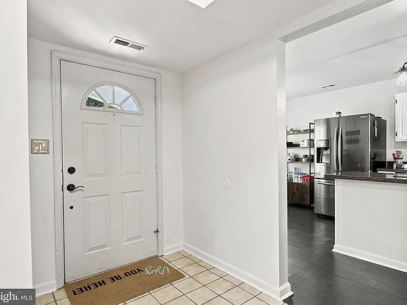 4th image of 47945 Mayflower Dr