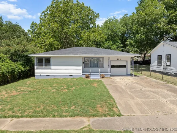 909 D St SE, Ardmore, OK 73401
