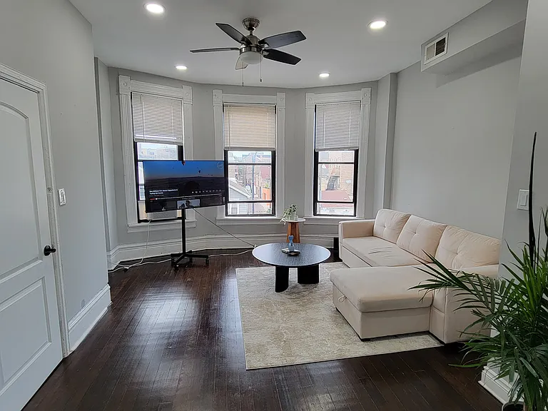 1157 W 19th St #3 — Photo 7