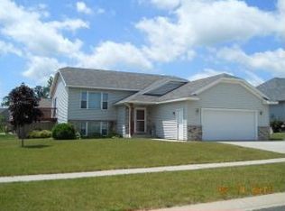901 Berg Blvd SE, Stewartville, MN 55976