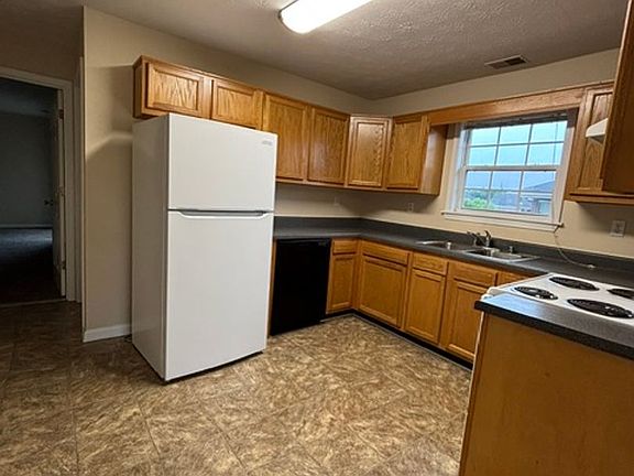 5th image of 101 Braxton Ct APT D
