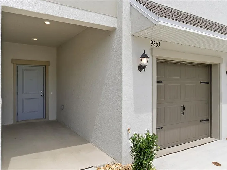 9851 Feaster Dr — Photo 6