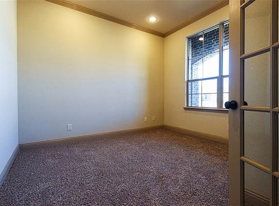 3rd image of 729 Shadow River Dr