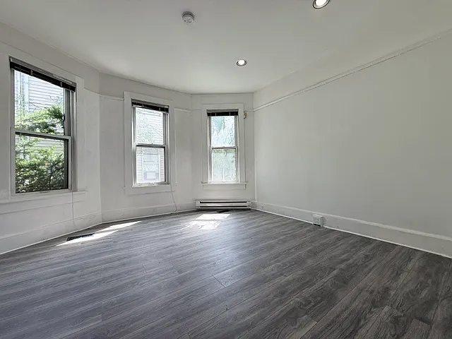521 Sarah St — Photo 19