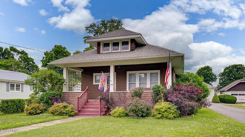 2nd image of 256 Mohawk Drive