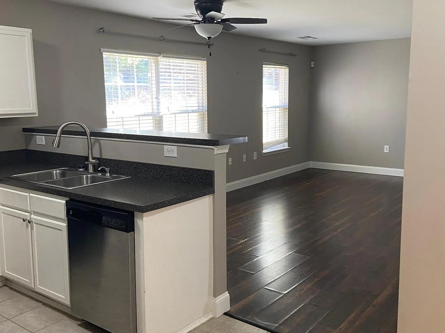 1920 Crest Hollow Dr — Photo 3