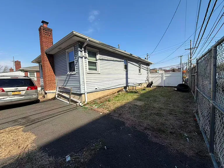 660 Targee St — Photo 13