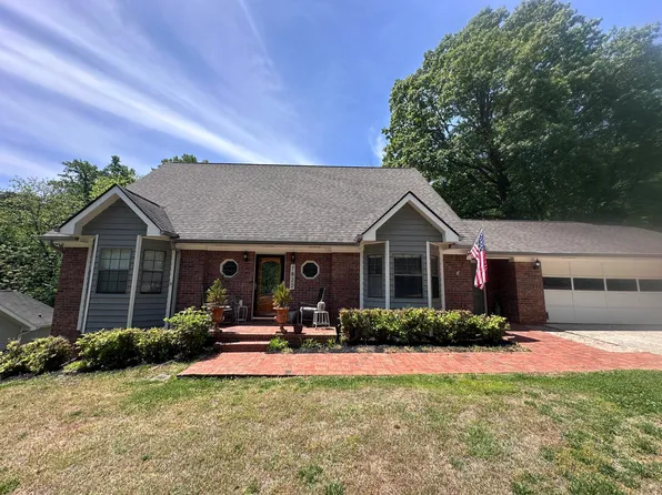 1822 Mountain Bay Dr, Hixson, TN 37343