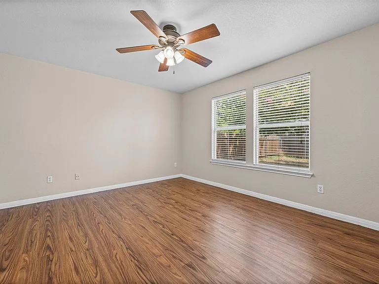 2432 Roundabout Ln — Photo 11
