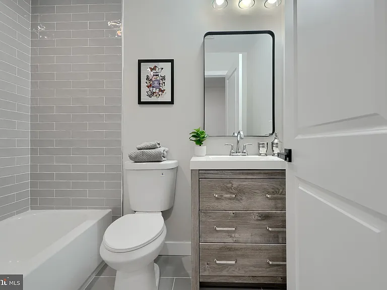 602 S Streeper St — Photo 16