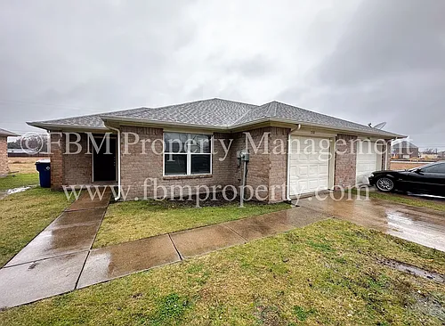 1510 Drexel Drive - Charming 3 Bedroom, 2 Bathroom Brick Duplex in Waxahachie, TX! Photo 1