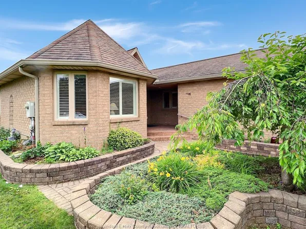 1099 Imperial Cres, Windsor, ON N9G 2T4