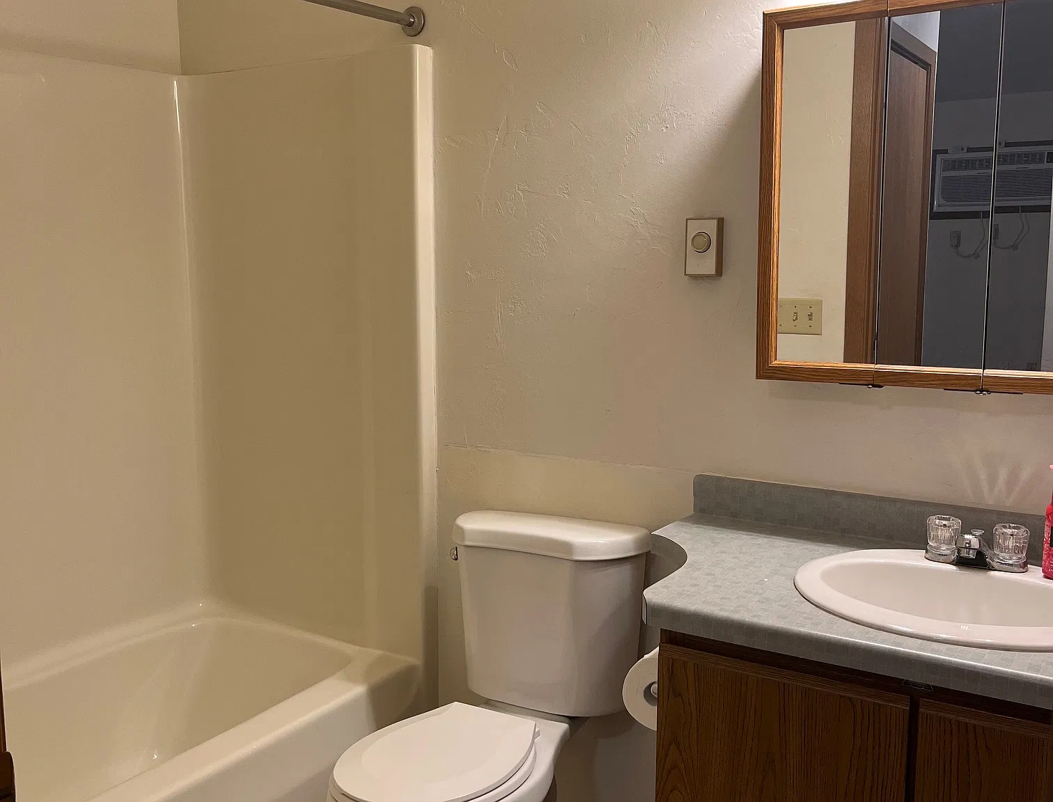 2 bed, 672 sqft, $845 — Photo 2