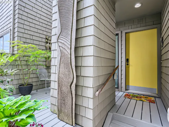 5858 S Riveridge Ln APT 2, Portland, OR 97239