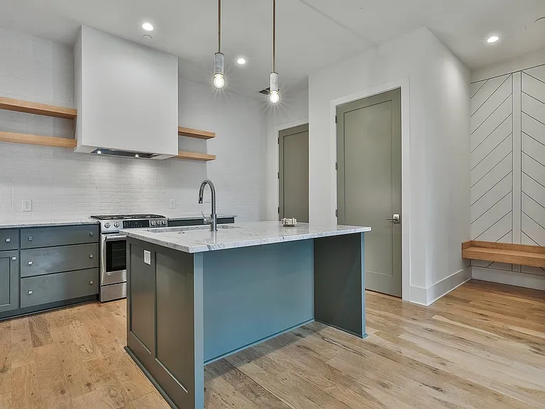 335 Sage Ln — Photo 6