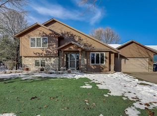 973 Coneflower Ct, Eagan, MN 55123