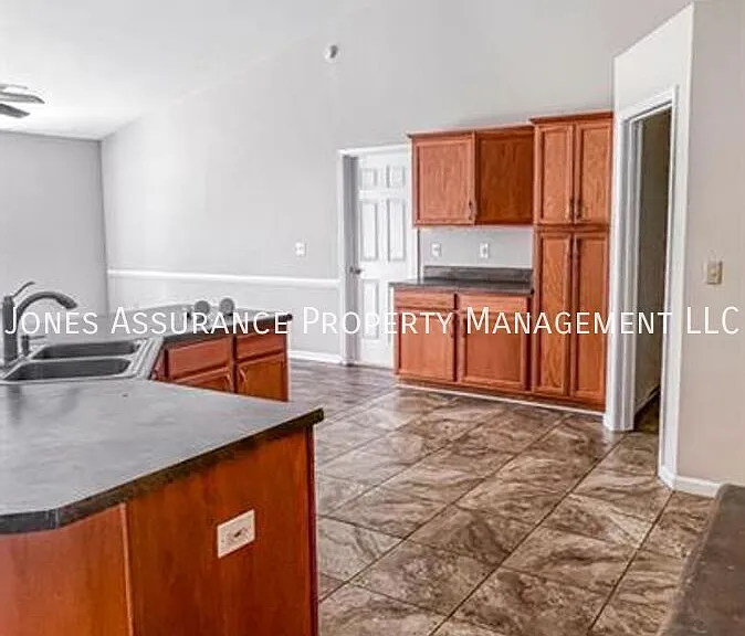 303 Stone Briar Ln — Photo 11