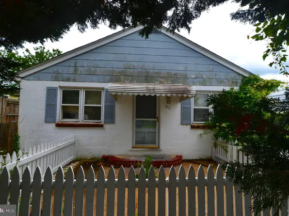 611 Park Pl, Deale, MD 20751